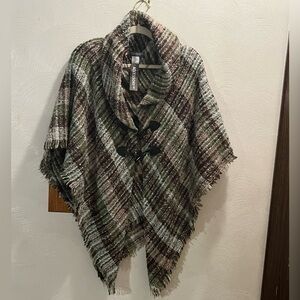 NWT Accessory St. New York Women’s Shawl with 2 Toggle Closure. One Size.